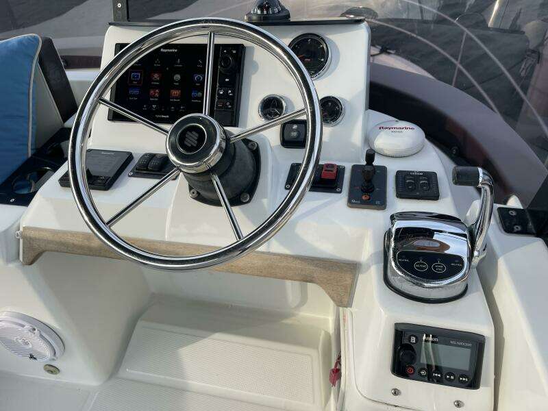 2018 Beneteau Swift Trawler 35- Flybridge