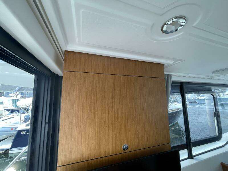 2018 Beneteau Swift Trawler 35- Flybridge