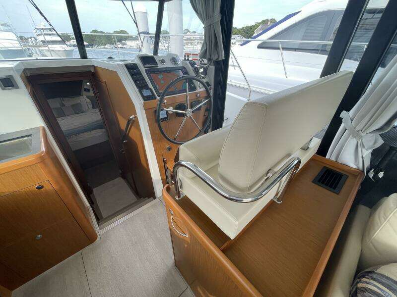 2018 Beneteau Swift Trawler 35- Flybridge
