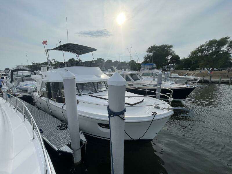 2018 Beneteau Swift Trawler 35- Flybridge