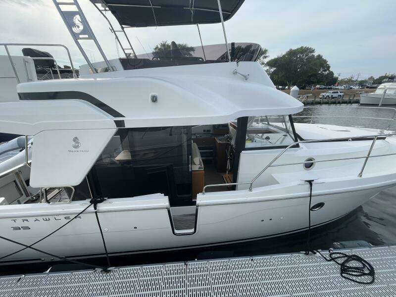 2018 Beneteau Swift Trawler 35- Flybridge
