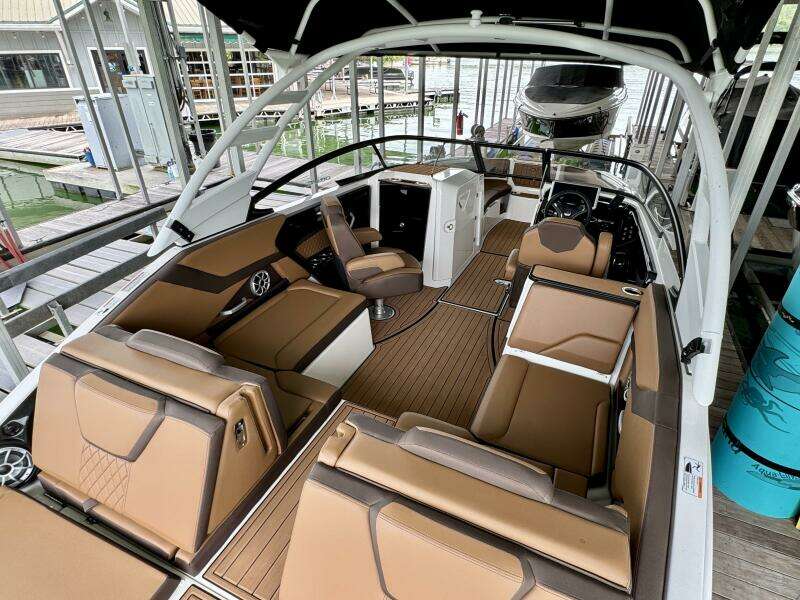 2024 Yamaha Boats 252 SD