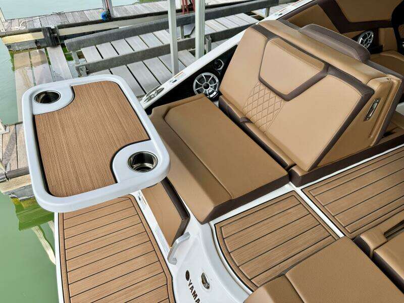 2024 Yamaha Boats 252 SD