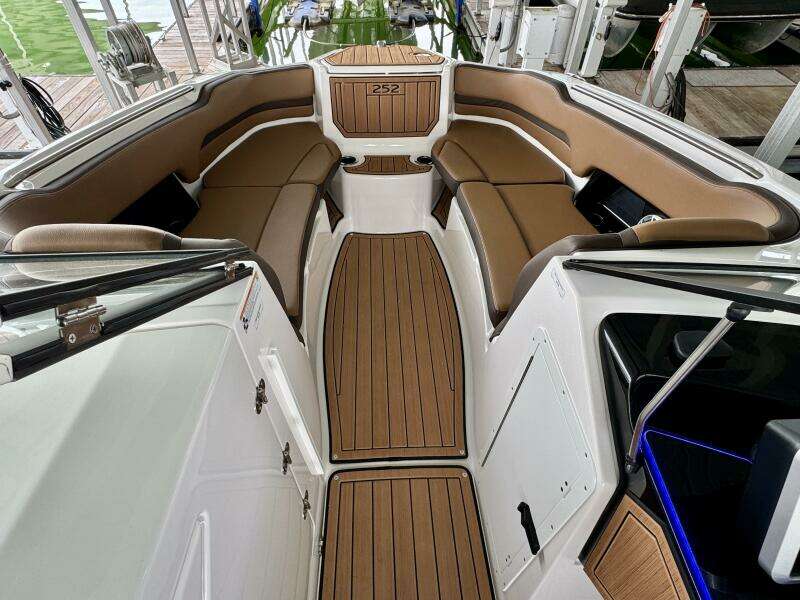 2024 Yamaha Boats 252 SD