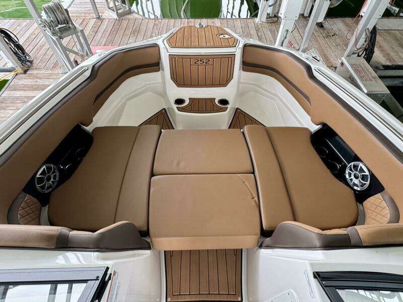 2024 Yamaha Boats 252 SD