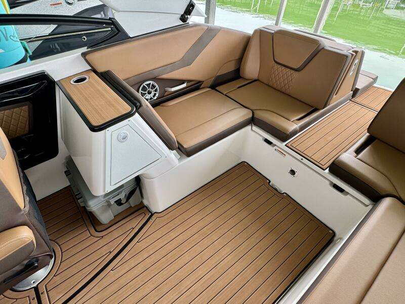 2024 Yamaha Boats 252 SD