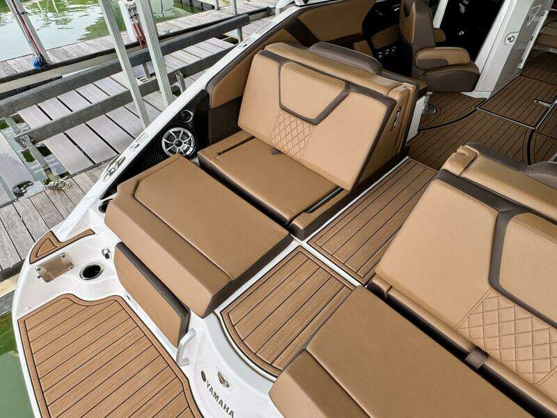 2024 Yamaha Boats 252 SD