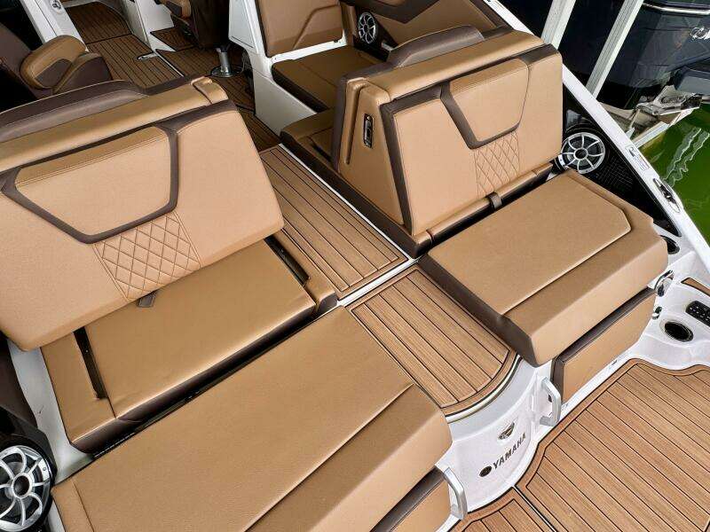 2024 Yamaha Boats 252 SD