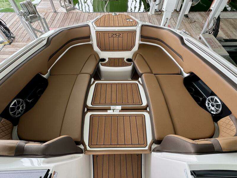 2024 Yamaha Boats 252 SD