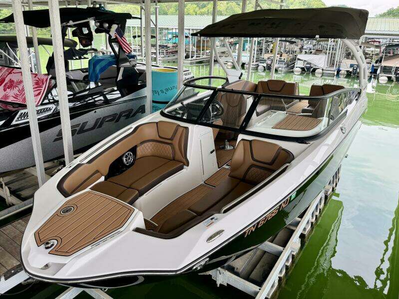 2024 Yamaha Boats 252 SD