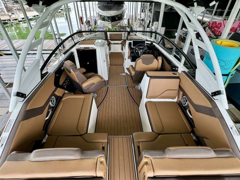 2024 Yamaha Boats 252 SD