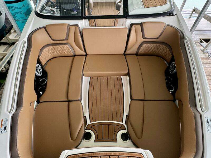 2024 Yamaha Boats 252 SD