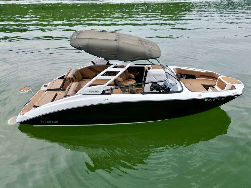 2024 Yamaha Boats 252 SD