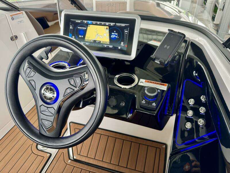 2024 Yamaha Boats 252 SD