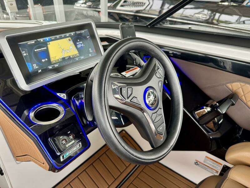 2024 Yamaha Boats 252 SD