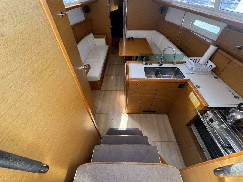 2018 Jeanneau Sun Odyssey 389