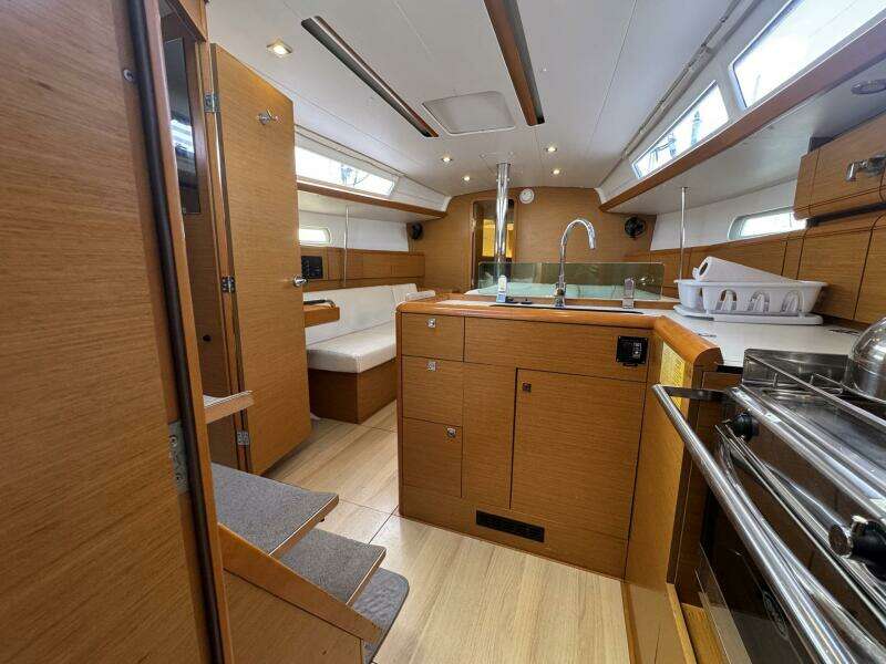 2018 Jeanneau Sun Odyssey 389