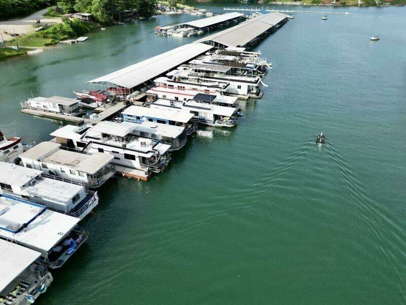 1999 Aqua Chalet 16 x 68 Widebody