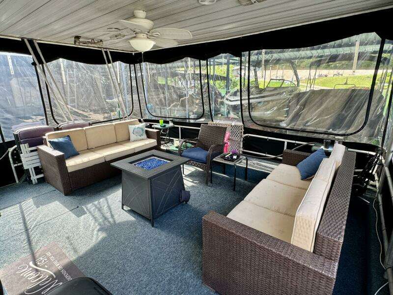 1999 Aqua Chalet 16 x 68 Widebody