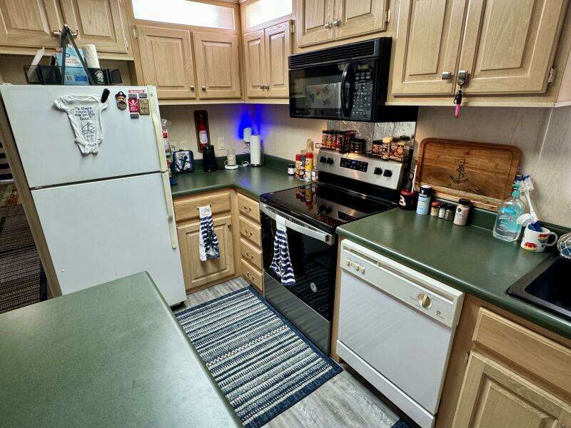 1999 Aqua Chalet 16 x 68 Widebody