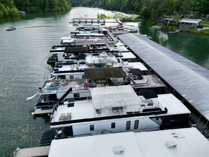 1999 Aqua Chalet 16 x 68 Widebody