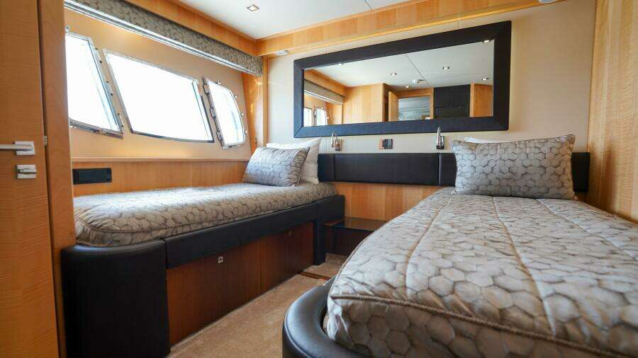 2012 Sunseeker 88 Yacht