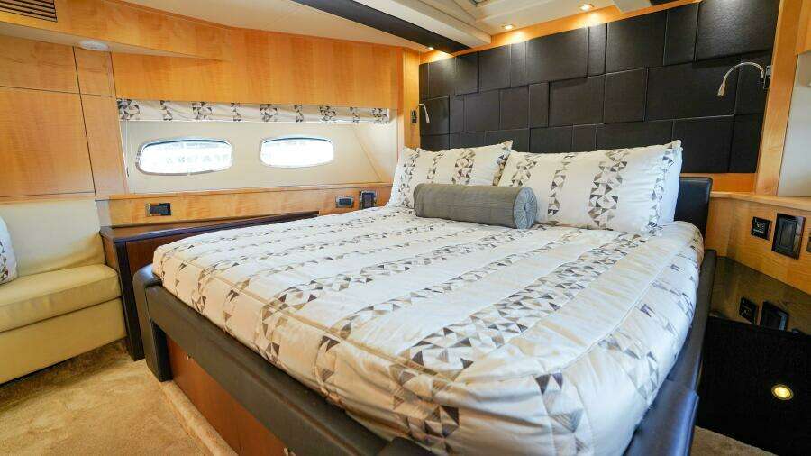 2012 Sunseeker 88 Yacht