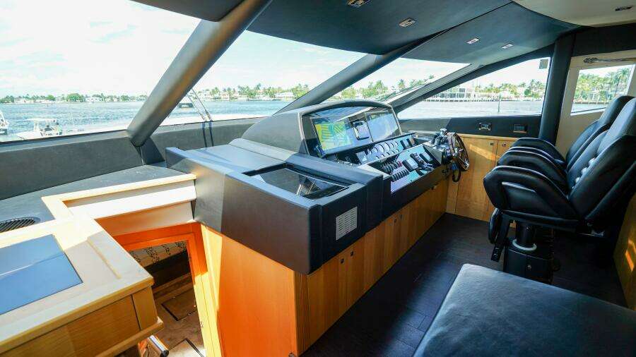 2012 Sunseeker 88 Yacht