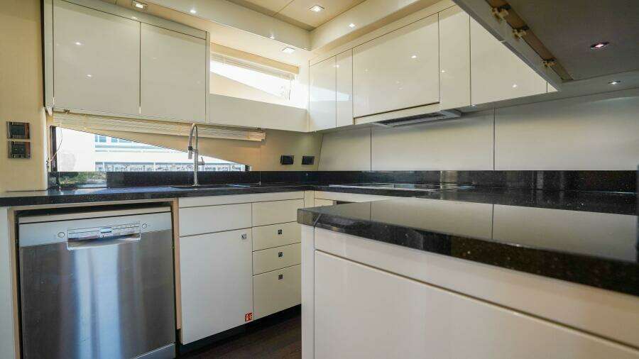 2012 Sunseeker 88 Yacht