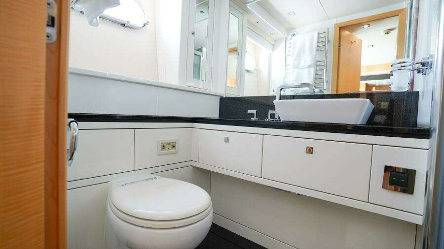 2012 Sunseeker 88 Yacht