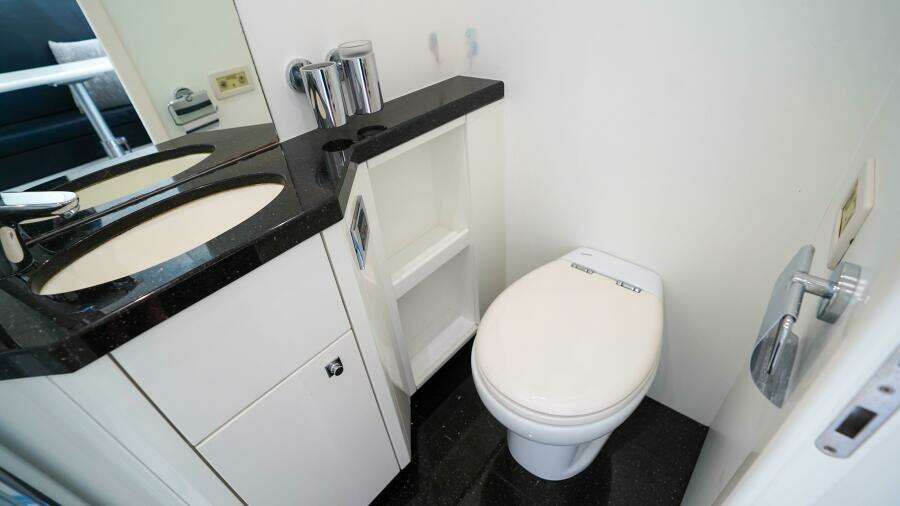 2012 Sunseeker 88 Yacht