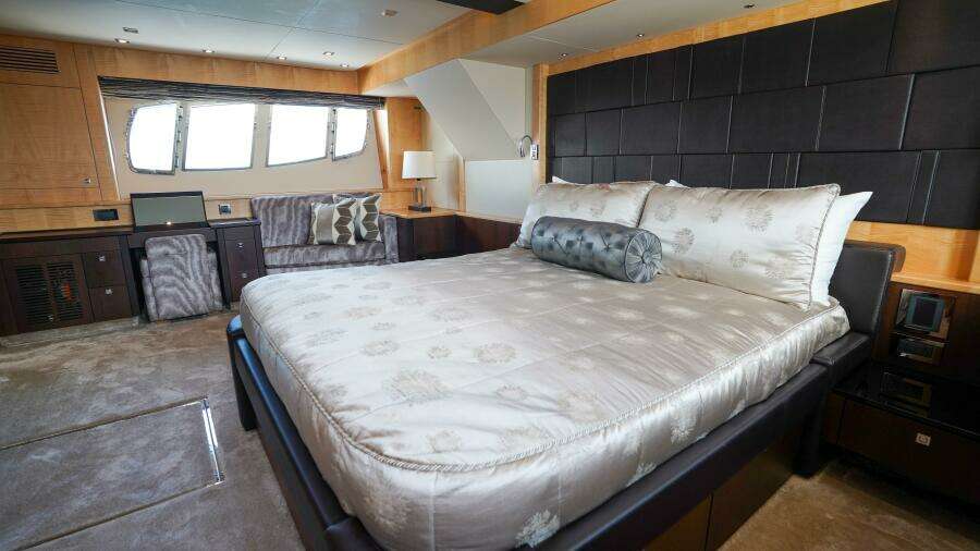 2012 Sunseeker 88 Yacht