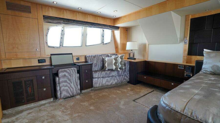 2012 Sunseeker 88 Yacht