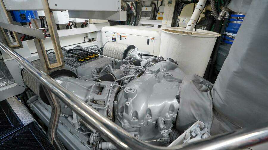 2012 Sunseeker 88 Yacht