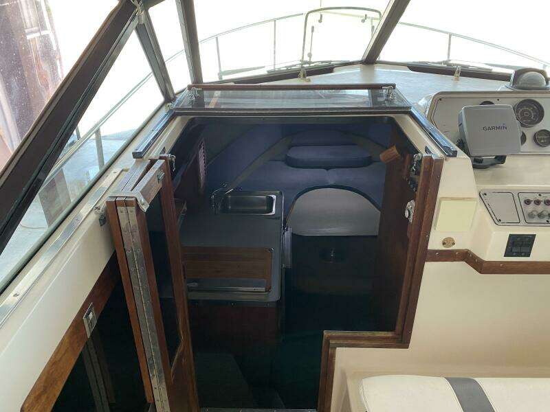 1985 Tiara Sport 2600 Continental