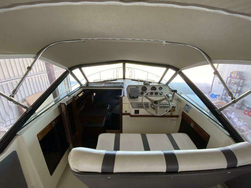 1985 Tiara Sport 2600 Continental