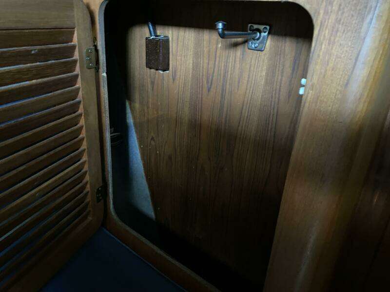 1985 Tiara Sport 2600 Continental