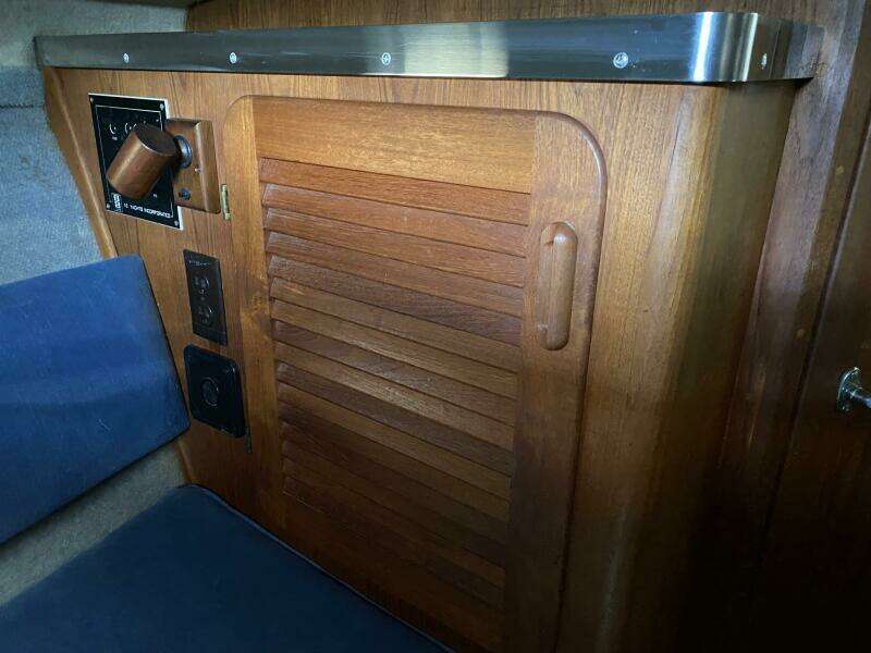 1985 Tiara Sport 2600 Continental