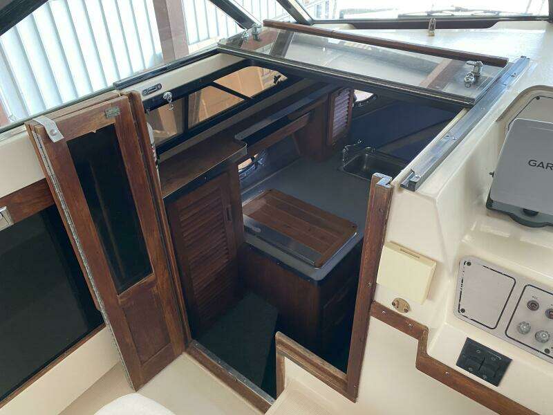 1985 Tiara Sport 2600 Continental