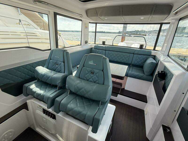 2023 Axopar 37 XC AFT CABIN