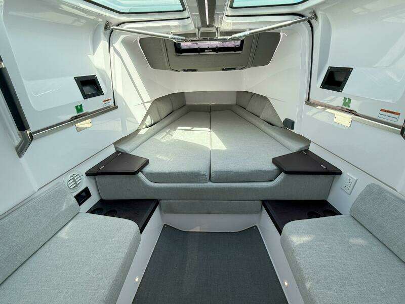 2023 Axopar 37 XC AFT CABIN