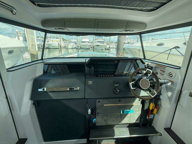 2023 Axopar 37 XC AFT CABIN