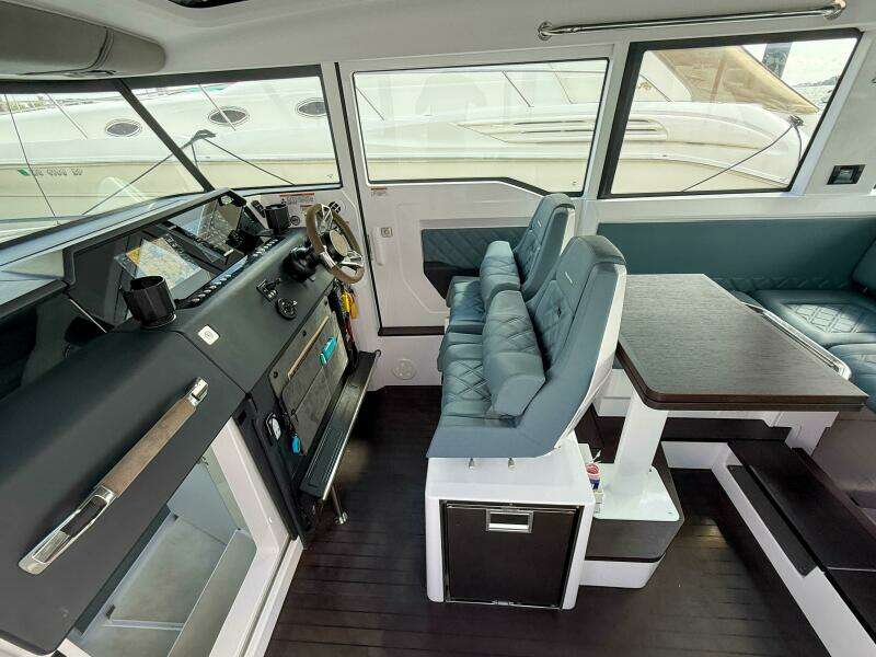 2023 Axopar 37 XC AFT CABIN