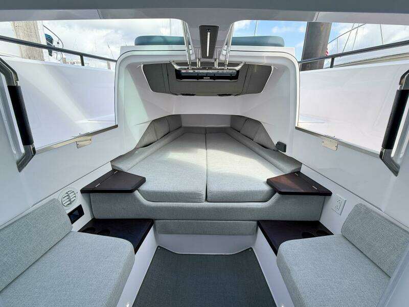 2023 Axopar 37 XC AFT CABIN