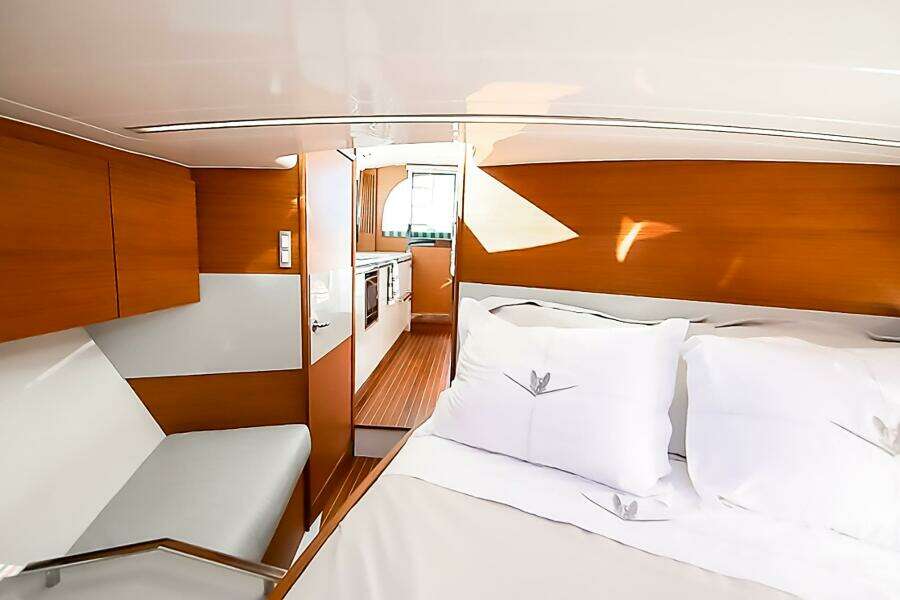 2018 Bertram 35 Flybridge Sportfish