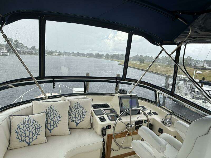 Flybridge Helm and Seating