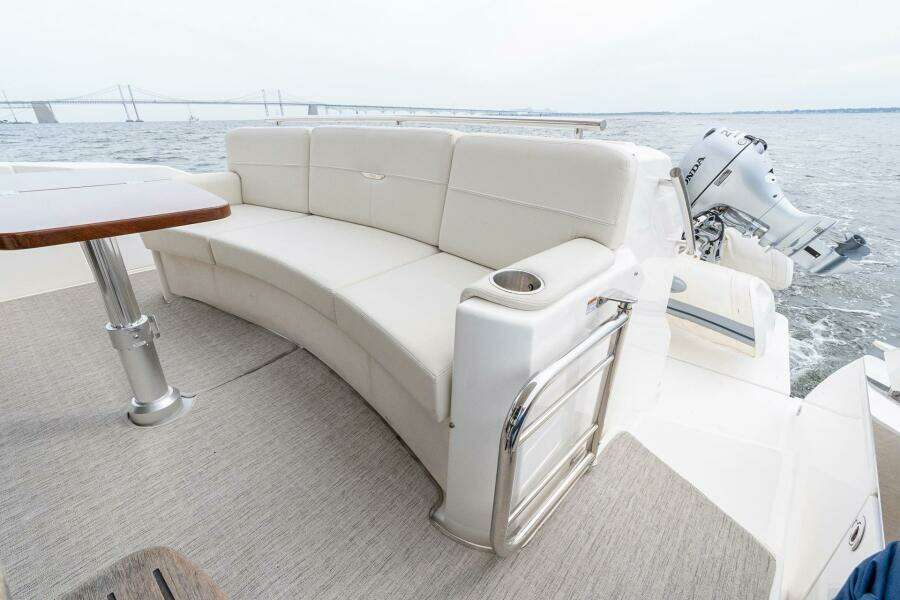 2021 Tiara Yachts 4400 Flybridge