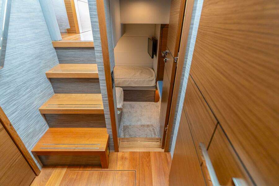 2021 Tiara Yachts 4400 Flybridge