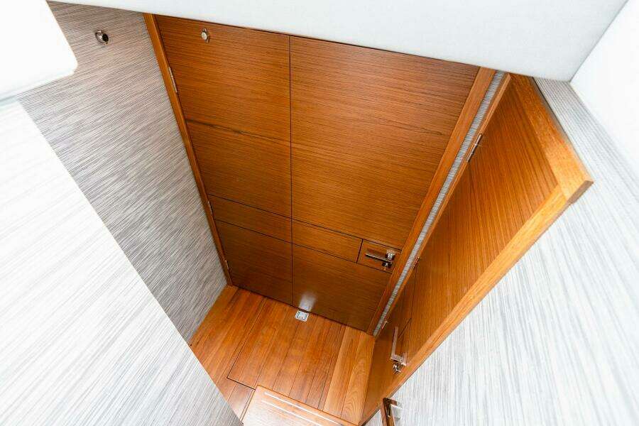 2021 Tiara Yachts 4400 Flybridge