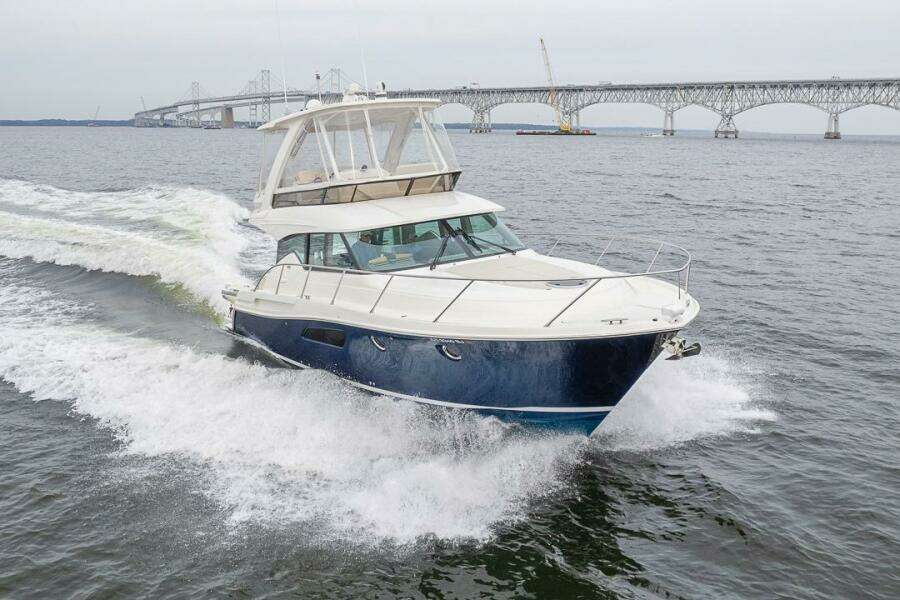 2021 Tiara Yachts 4400 Flybridge